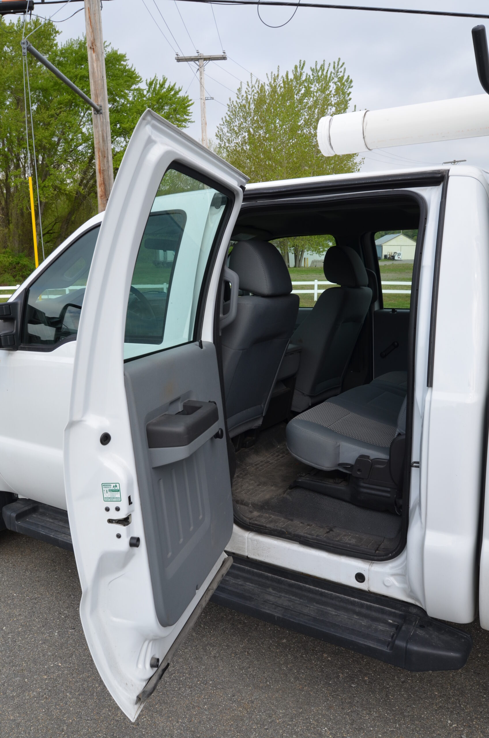 2011 F250 CREW CAB XL 4X4 TOOL BOX CAP W/RACK Westminster Auto Service